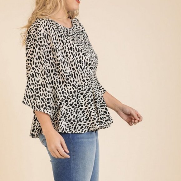 🎈Umgee Plus Animal Print Bell Sleeve White Top - Picture 4 of 5
